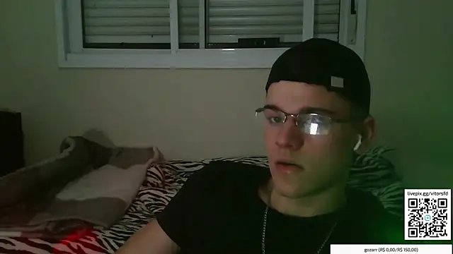 Snapshot of vitorsafado19 chatting on November 1, 4:03 am vitorsafado19 online show from November 1, 4:03 am