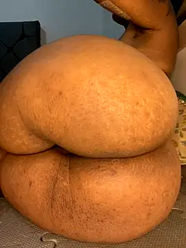 Snapshot of Charlotte_bronxxx chatting on October 18, 7:14 pm Charlotte bronxxx online show from October 18, 7:14 pm