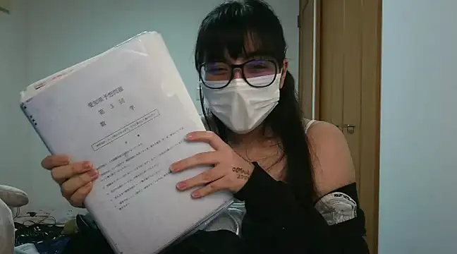 Snapshot of Sisi_cute chatting on February 4, 8:24 am Sisi cute online show from February 4, 8:24 am