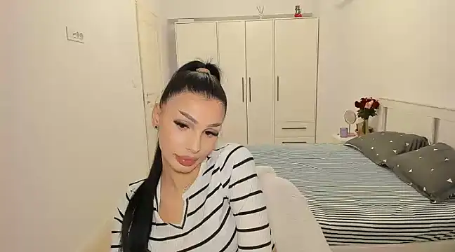 HelenShawn online show from February 21, 10:15 pm