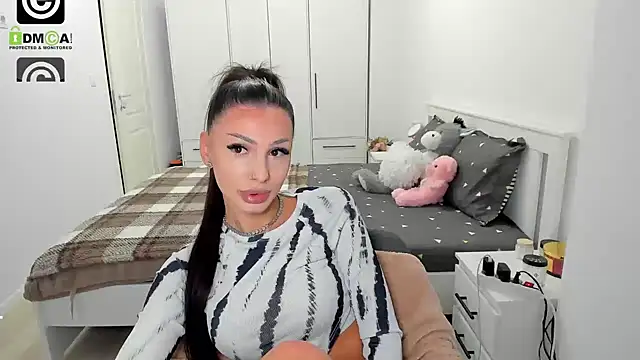 HelenShawn online show from November 24, 8:30 pm