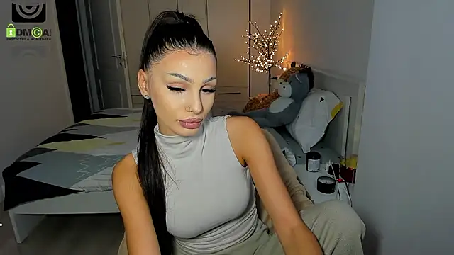 HelenShawn online show from January 14, 7:30 pm