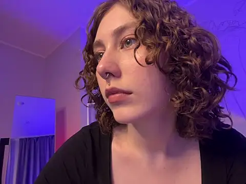 Snapshot of Molli_Luv chatting on February 23, 11:33 am Molli Luv online show from February 23, 11:33 am