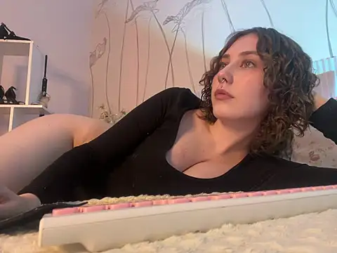 Snapshot of Molli_Luv chatting on February 27, 11:41 am Molli Luv online show from February 27, 11:41 am