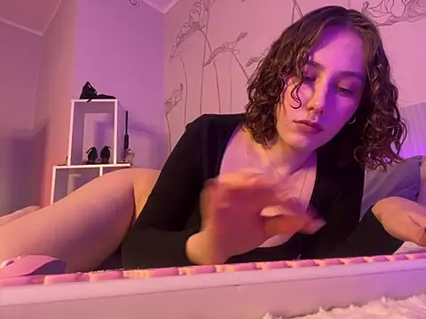 Snapshot of Molli_Luv chatting on March 7, 12:34 pm Molli Luv online show from March 7, 12:34 pm