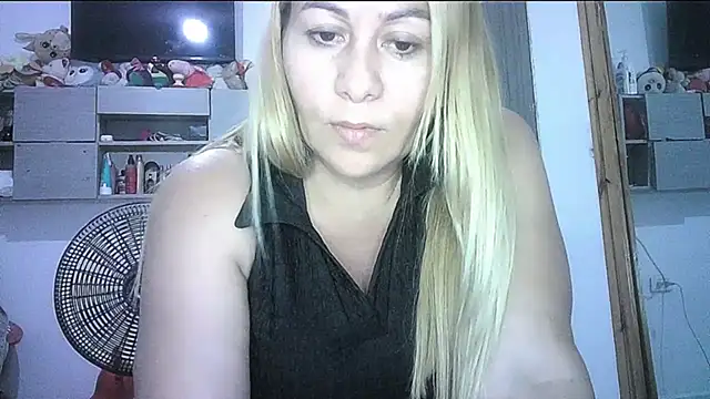 mariana0x online show from April 18, 4:00 pm