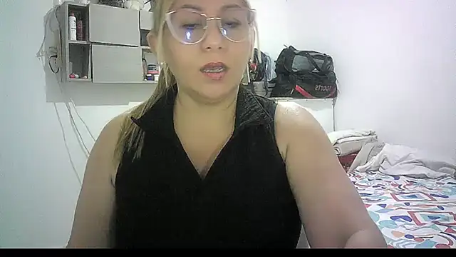 mariana0x online show from May 17, 2:57 pm
