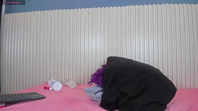 Snapshot of Madeline_Cooper08 chatting on February 8, 10:51 pm Madeline Cooper08 online show from February 8, 10:51 pm