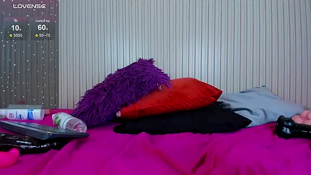 Snapshot of Madeline_Cooper08 chatting on February 21, 10:37 pm Madeline Cooper08 online show from February 21, 10:37 pm