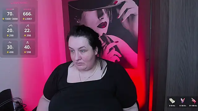 QueenOfHaze online show from May 5, 10:45 am