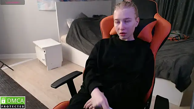 crystalyss online show from February 21, 12:38 am