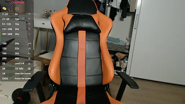 crystalyss online show from March 29, 2:28 pm