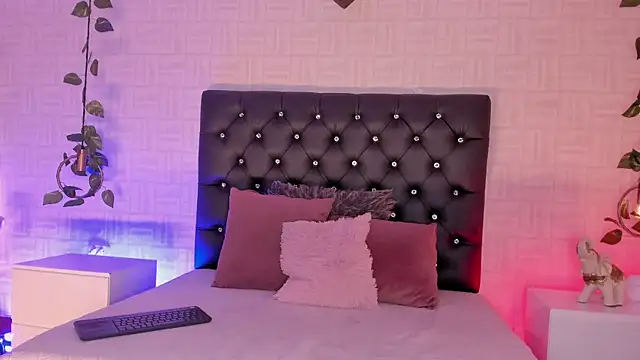 Snapshot of Hannah_Jonhson chatting on February 4, 3:26 pm Hannah Jonhson online show from February 4, 3:26 pm