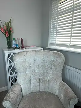 MakemeMillie1 online show from September 24, 6:28 am