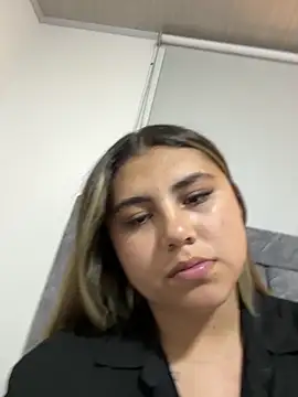 Snapshot of MeganCrow chatting on February 17, 11:55 pm MeganCrow online show from February 17, 11:55 pm