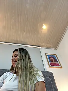 Snapshot of MeganCrow chatting on February 20, 6:26 am MeganCrow online show from February 20, 6:26 am