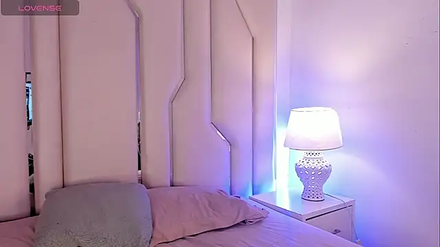 Loreanna Joy online show from October 9, 11:52 am