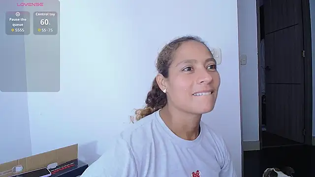 Zoedaniels online show from October 24, 2:08 am