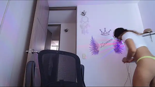 Snapshot of Zoedaniels chatting on May 20, 9:10 pm Zoedaniels online show from May 20, 9:10 pm
