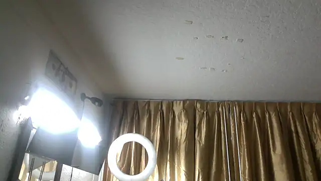 Snapshot of sexyhotstud12 chatting on February 6, 11:04 pm sexyhotstud12 online show from February 6, 11:04 pm