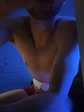 Snapshot of sexyhotstud12 chatting on March 18, 7:19 am sexyhotstud12 online show from March 18, 7:19 am