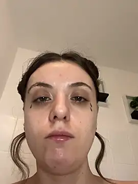 bunnythetailor online show from February 1, 2:05 am