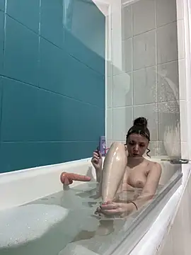 bunnythetailor online show from February 3, 5:40 am