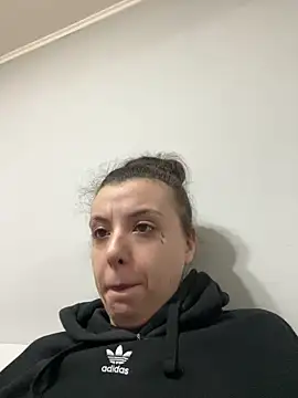 Snapshot of bunnythetailor chatting on February 16, 11:23 pm bunnythetailor online show from February 16, 11:23 pm