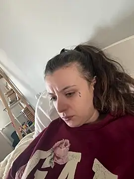 Snapshot of bunnythetailor chatting on February 19, 8:21 am bunnythetailor online show from February 19, 8:21 am