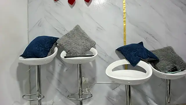 emilly09 online show from February 12, 9:33 pm