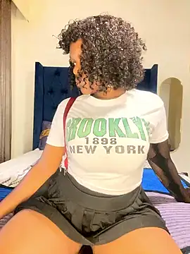 Snapshot of Boneca25 chatting on February 2, 4:43 pm Boneca25 online show from February 2, 4:43 pm