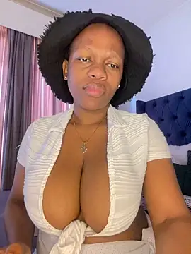 Snapshot of Boneca25 chatting on February 7, 9:58 am Boneca25 online show from February 7, 9:58 am