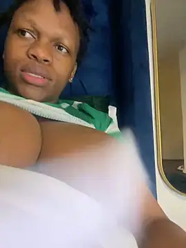 Snapshot of Boneca25 chatting on February 18, 8:47 pm Boneca25 online show from February 18, 8:47 pm