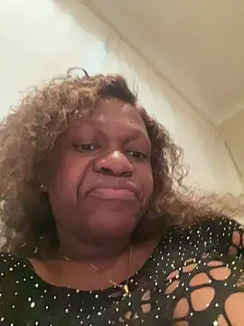Snapshot of Boneca25 chatting on March 17, 6:42 pm Boneca25 online show from March 17, 6:42 pm