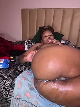 Boneca25 online show from March 27, 9:03 pm