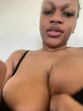 Boneca25 online show from May 2, 11:37 am
