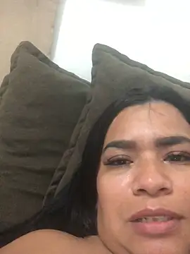 Snapshot of indiazinha69_ chatting on April 24, 10:45 pm indiazinha69 online show from April 24, 10:45 pm