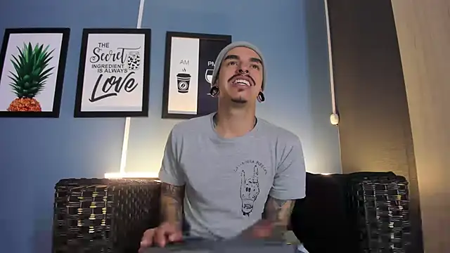 Snapshot of kaletattoo chatting on September 18, 11:01 am kaletattoo online show from September 18, 11:01 am