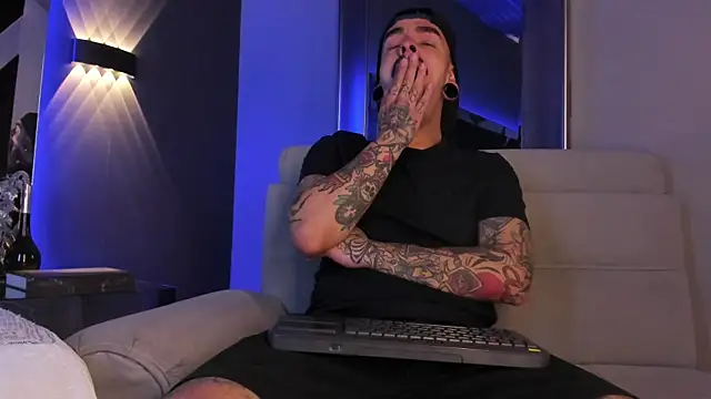 Snapshot of kaletattoo chatting on September 21, 3:13 pm kaletattoo online show from September 21, 3:13 pm