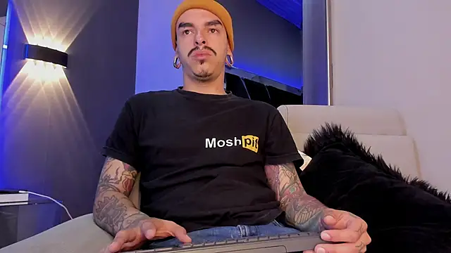 Snapshot of kaletattoo chatting on September 25, 11:36 am kaletattoo online show from September 25, 11:36 am