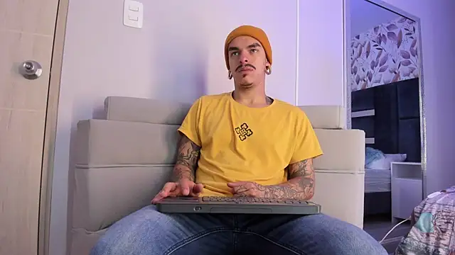 Snapshot of kaletattoo chatting on September 26, 11:03 am kaletattoo online show from September 26, 11:03 am