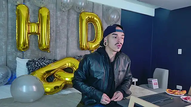 Snapshot of kaletattoo chatting on September 28, 12:32 pm kaletattoo online show from September 28, 12:32 pm