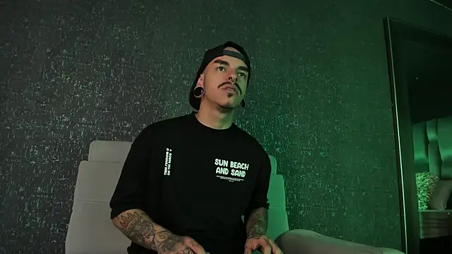 Snapshot of kaletattoo chatting on September 30, 11:15 am kaletattoo online show from September 30, 11:15 am