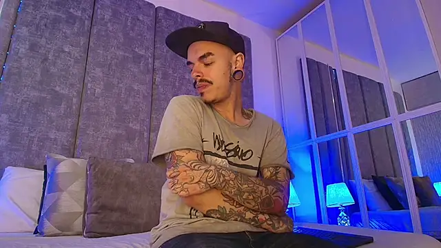 Snapshot of kaletattoo chatting on October 1, 11:38 am kaletattoo online show from October 1, 11:38 am