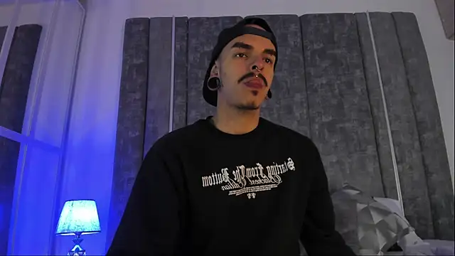 Snapshot of kaletattoo chatting on October 5, 12:03 pm kaletattoo online show from October 5, 12:03 pm