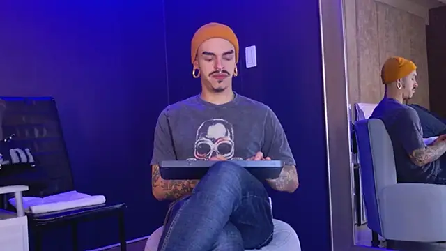 Snapshot of kaletattoo chatting on October 8, 11:08 am kaletattoo online show from October 8, 11:08 am