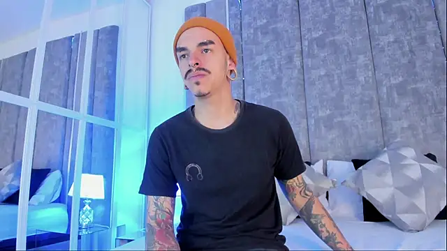 Snapshot of kaletattoo chatting on October 9, 11:08 am kaletattoo online show from October 9, 11:08 am