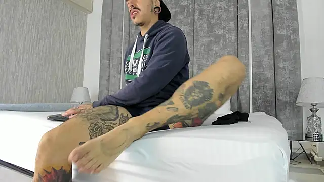 Snapshot of kaletattoo chatting on October 17, 11:13 am kaletattoo online show from October 17, 11:13 am