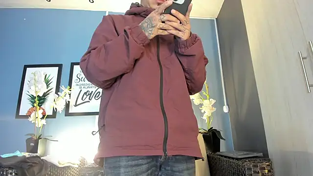 Snapshot of kaletattoo chatting on October 23, 10:58 am kaletattoo online show from October 23, 10:58 am