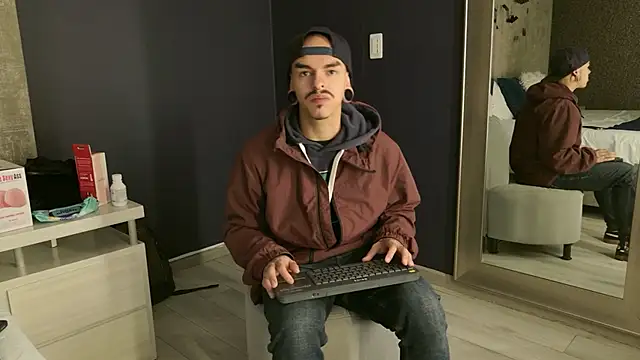 Snapshot of kaletattoo chatting on October 24, 11:06 am kaletattoo online show from October 24, 11:06 am